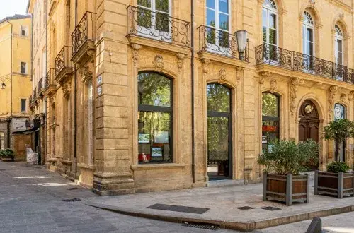 Agence immobilière de Prestige  BARNES AIX EN PROVENCE  ALPILLES  LUBERON